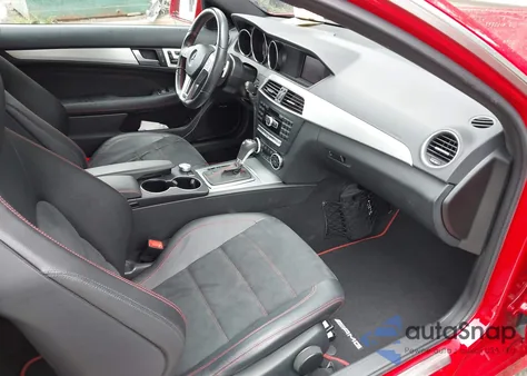 2015 Mercedes-Benz C 350 Sport 4Matic z USA, uszkodzony, nr VIN WDDGJ8JBXFG366290